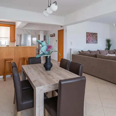 The Gemini Floor 2 Apartment *