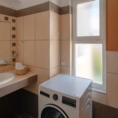 The Gemini Floor 2 Apartment *