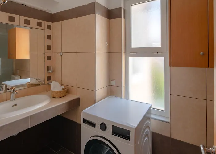 The Gemini Floor 2 Apartment *