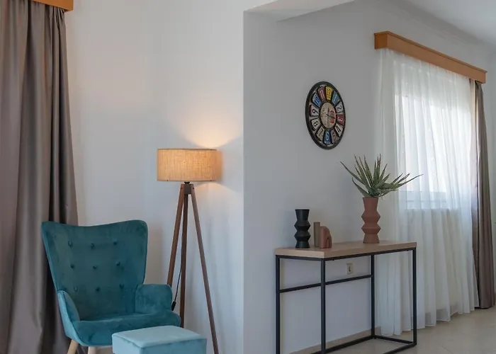 The Gemini Floor 2 Apartment *