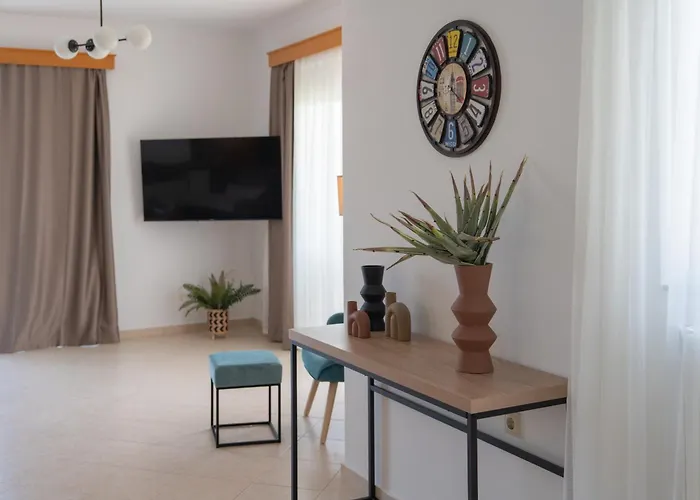 The Gemini Floor 2 Apartment *